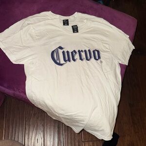 Set of 2 white shortsleeve T-shirts Cuervo in navy blue old English font size M